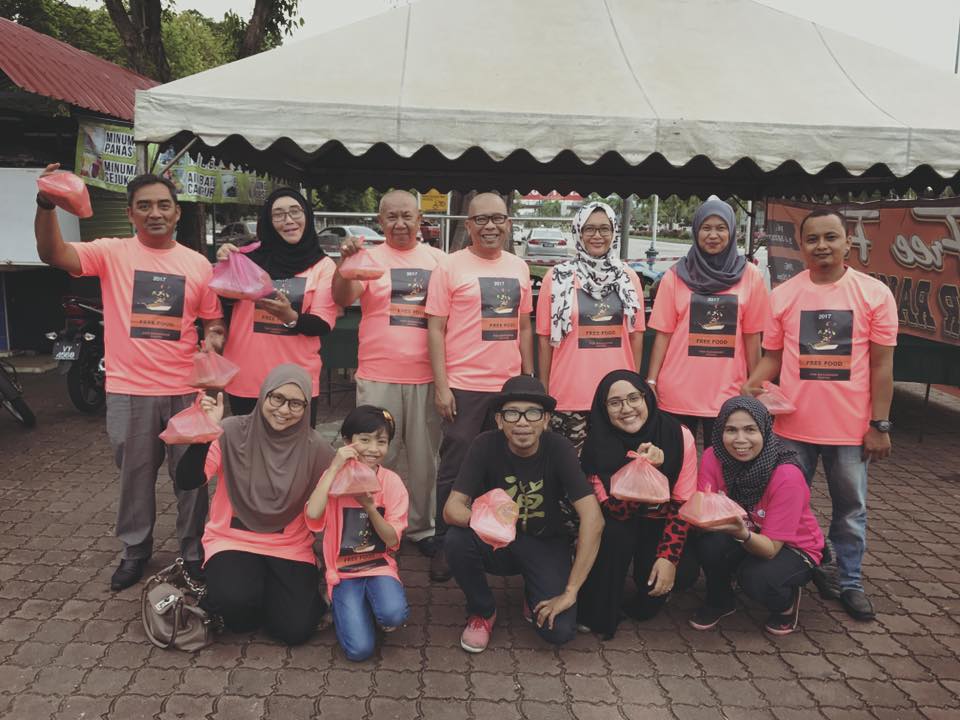 Facebook/Free Food For Ramadhan The group grew from six to 20 people.